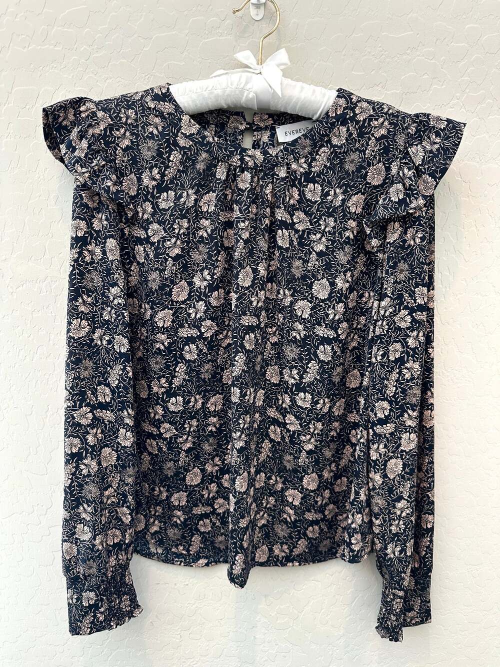 Evereve Medium Navy Pink Floral Ruffle Blouse Long Sleeve Boho Romantic Workwear